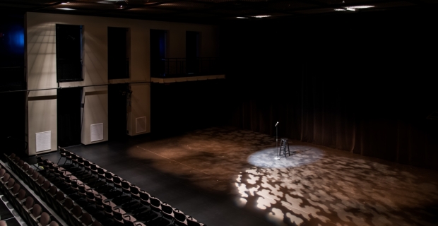 Vue des sièges depuis la scène du Théâtre Studio Centrepointe