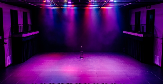 Vue de la scène depuis le balcon du Théâtre Studio Centrepointe