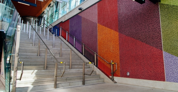 Mosaïque murale de carreaux d’art public à la station Tunney’s Pasture