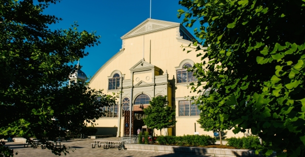 L’extrémité est du pavillon Aberdeen éclairée par le soleil matinal